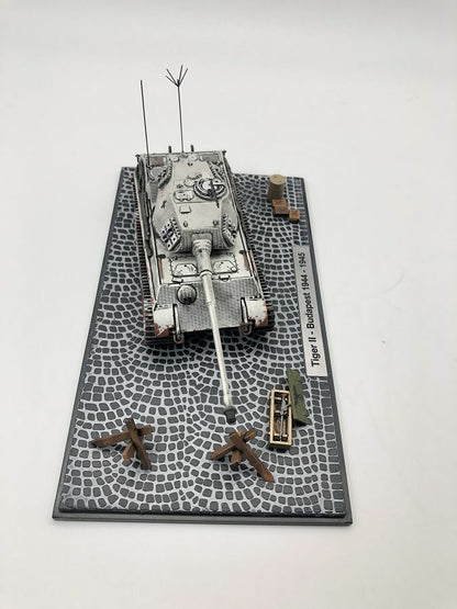 Hot Blood WWII German Tiger II -Budapest 1944-1945 1/72 DIECAST MODEL TANK