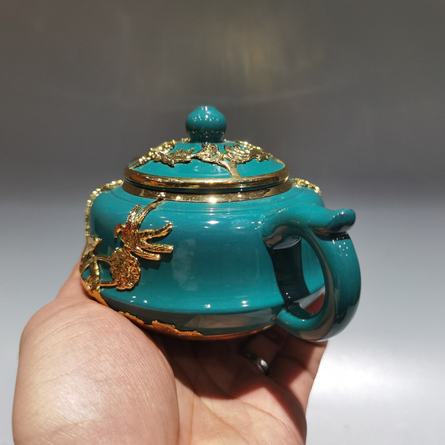 Chinese Yixing Zisha Clay Handmade Exquisite Teapot （描金珐琅彩壶 低款：周桂珍)