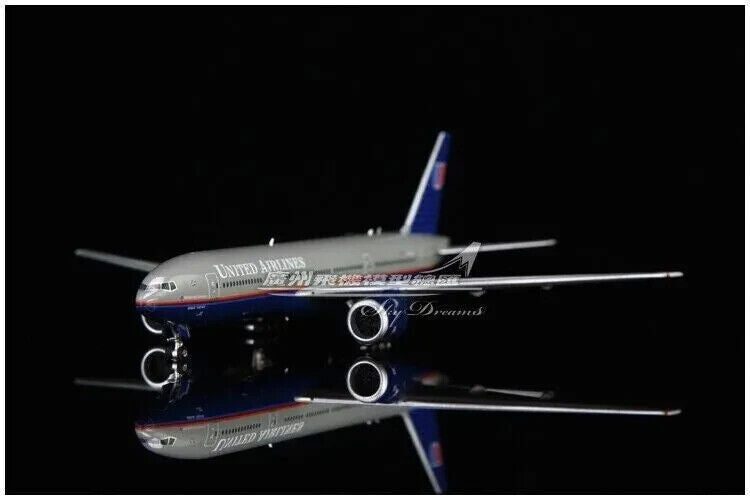 1:400 Phoenix UNITED AIRLINES BOEING 777-200 Passenger Airplane Diecast Model