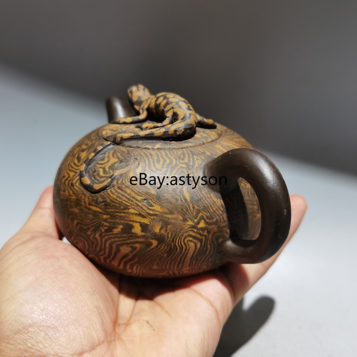 China Yixing Zisha Clay Handmade Carved Lizard Kung Fu Tea Exquisite Teapot 顾景舟