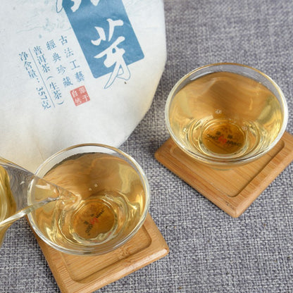357G Yunnan Pu'er Tea Ancient Tree Tea Cake Silver Aqizi Cake Tea 2017 Spring Tea -