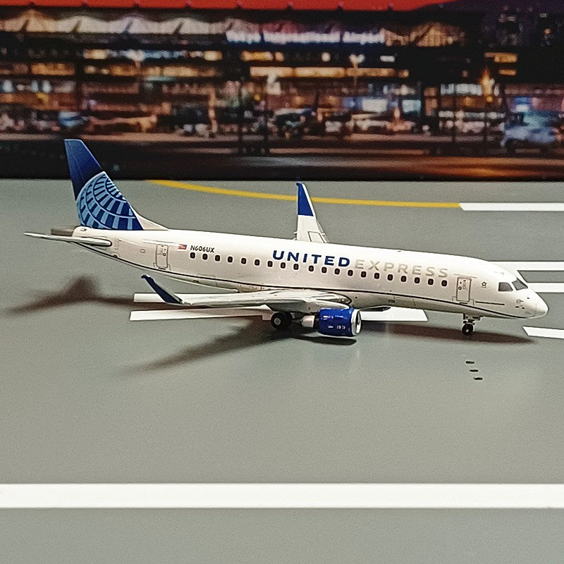 1:400 Geminijets United Airlines ERJ-175 Passenger Airplane Diecast Model