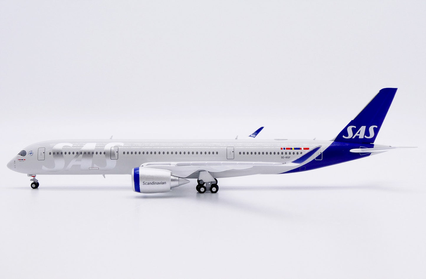 1:400 JC Wings SAS Airbus A350-900XWB Passenger Airplane Diecast Aircraft Model