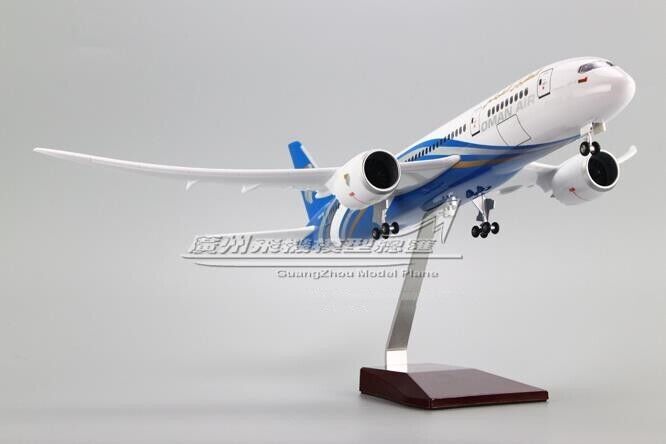 1:130 43CM OMAN AIR BOEING 787 Airplane Plane Landing Gear Resin Aircraft Model