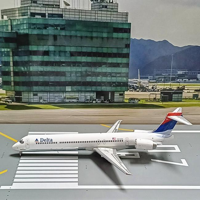 1:200 GeminiJets Delta MD-90 N910DN Diecast Aircraft Model