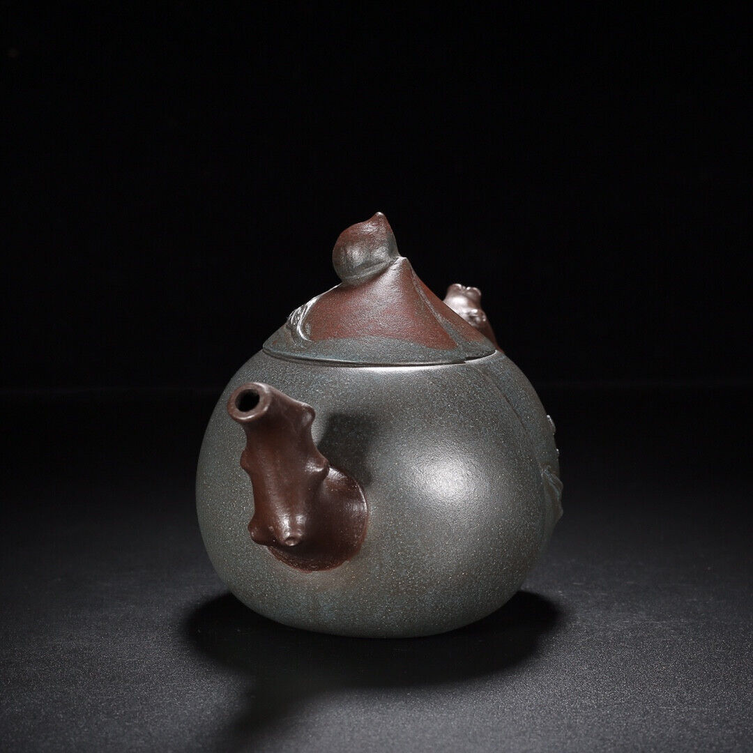 Chinese Yixing Zisha Clay Handmade Exquisite Teapot （寿桃 盖款：蒋蓉）