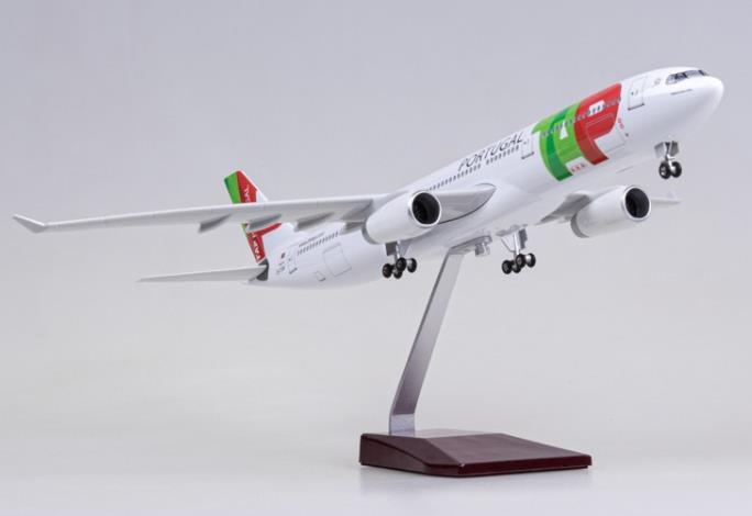 1:135 47CM TAP PORTUGAL AIRBUS A330 Passenger Airplane Landing Gear Resin Model