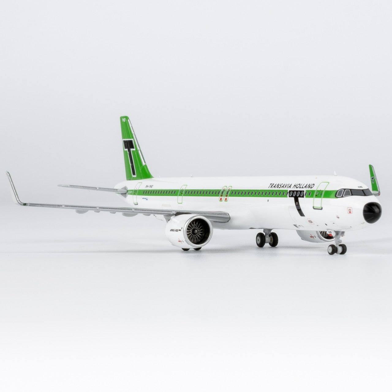 1:400 NGmodels Transavia Airbus A321neo Passenger Airplane Diecast Plane Model