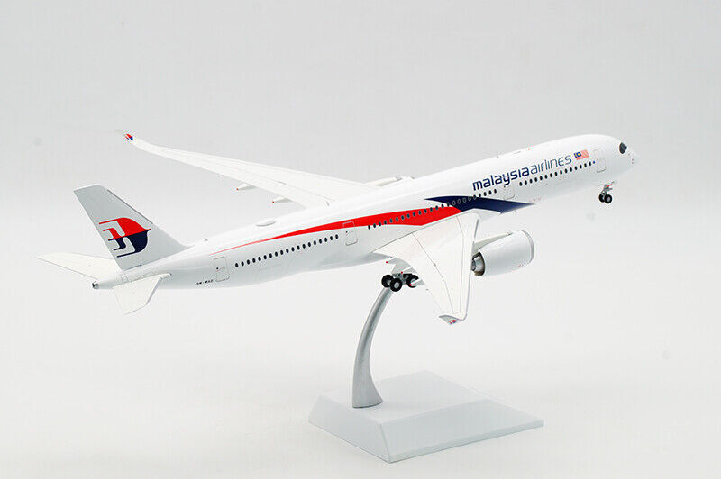 1:200 33CM JC WINGS MALAYSIA AIRLINES A350-900 Passenger Airplane Diecast Model