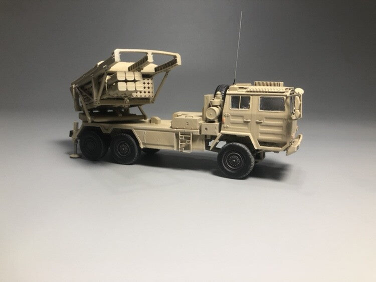 1/72 SR5 long-range rocket launcher model