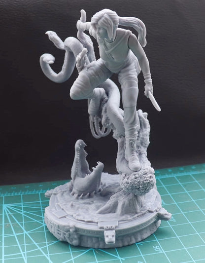 1/24 resin figure model kit Tomb Raider Laura Unpainted Unassembled