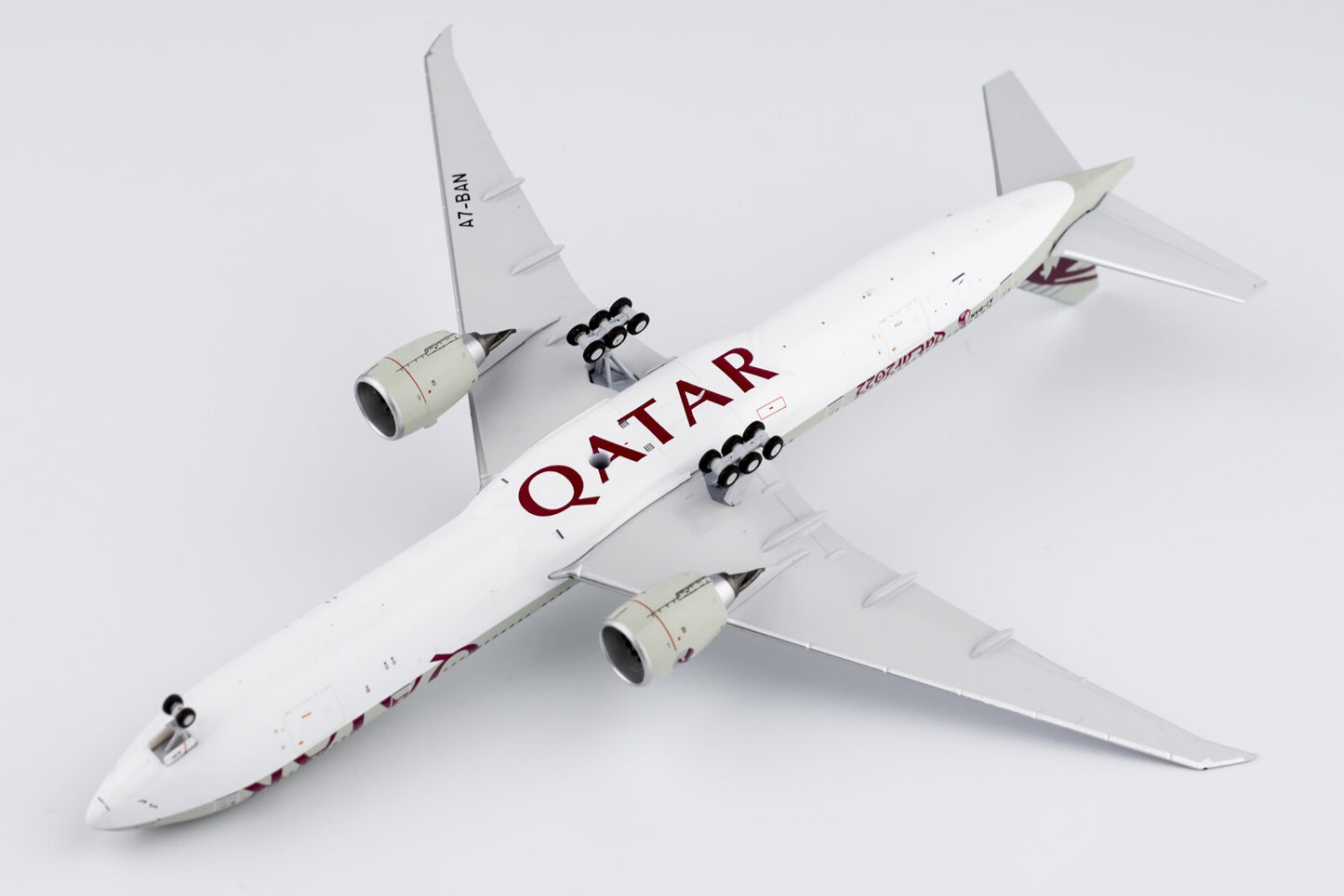 1:400 NG Model QATAR BOEING 777-300ER Passenger Airplane Diecast Aircraft Model
