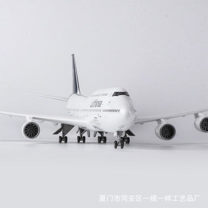 1/160 Germany Airlines 747-8 Aircraft Model Airplanes Without Light Toy Ornament