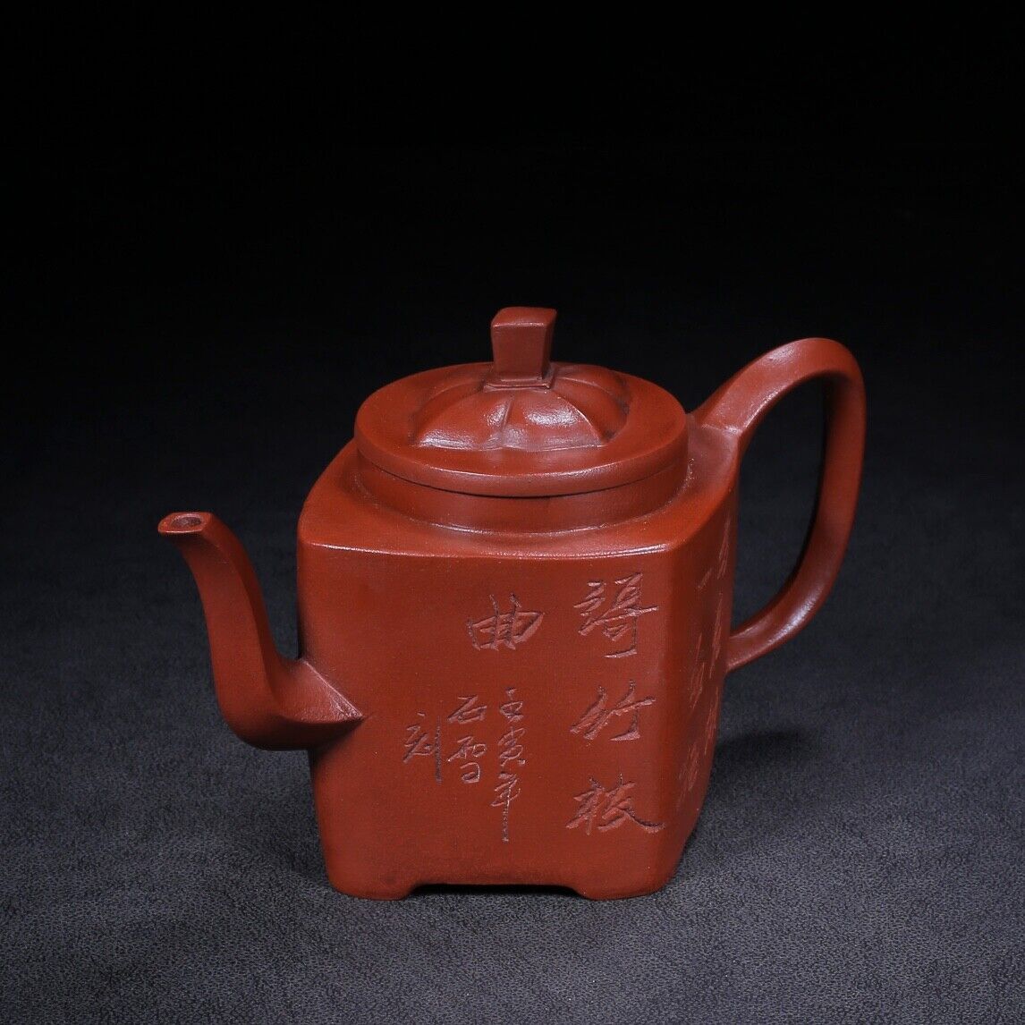 Chinese Yixing Zisha Clay Handmade Exquisite Teapot（菱方 底款：顾景舟）