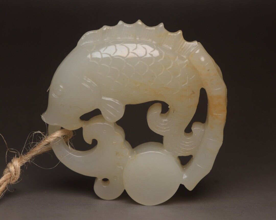 Chinese Natural Hetian Jade Carved Exquisite Fish Statue Lucky Gift Pendant Rare