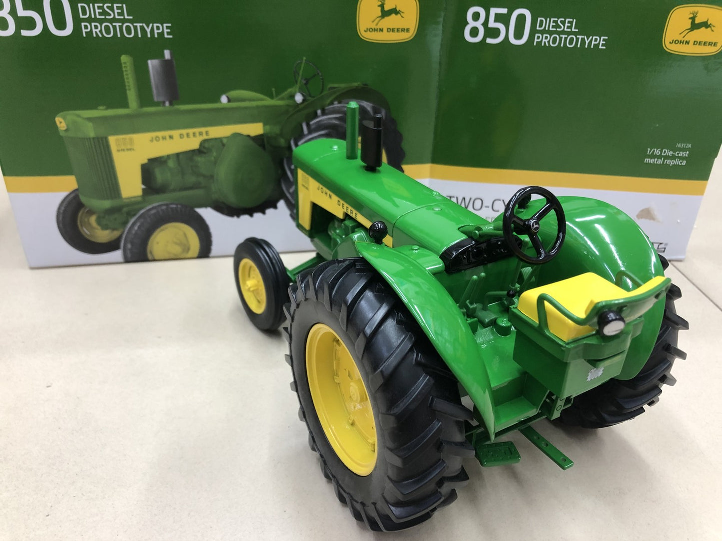 1:16 ERTL JOHN DEERE 850 Tractor Farm Agricultural Machinary Diecast Model