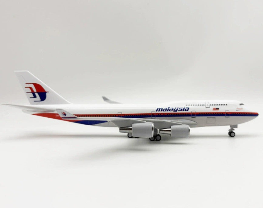 30CM Malaysia BOEING 747-400 Passenger Plane Landing Gear Resin Aircraft Model