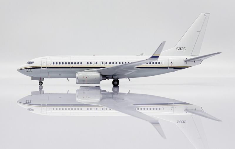 1:200 JC Wings US Navy C-40A Passenger Airplane Diecast Aircraft Model