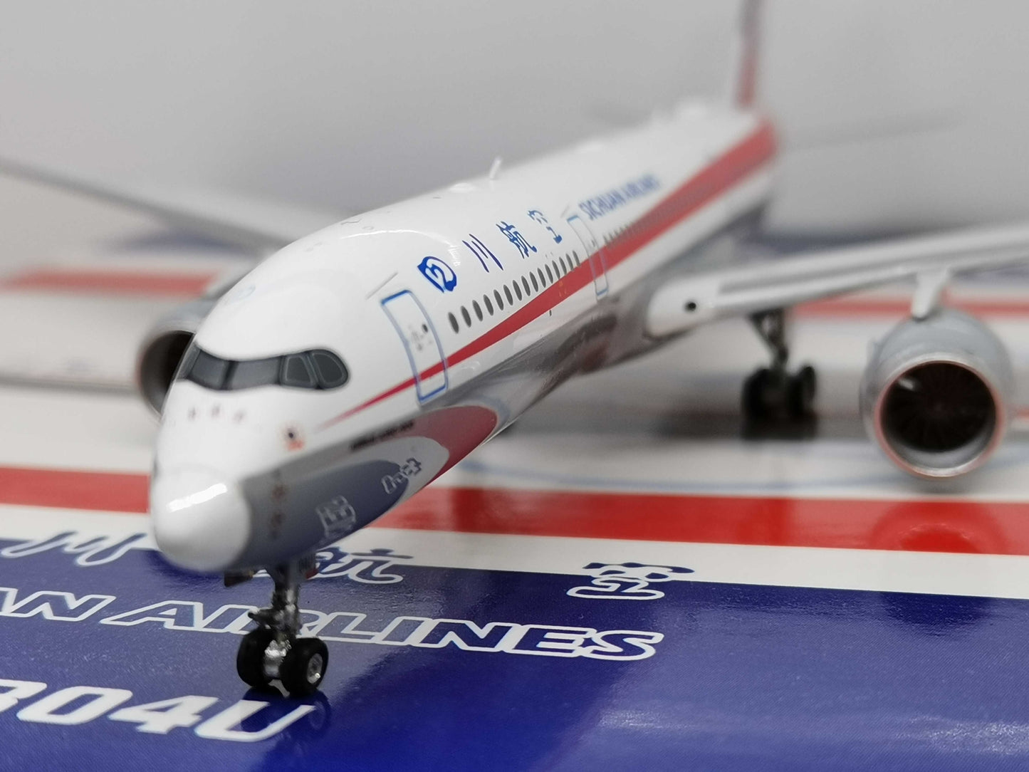 1:400 Phoenix Sichuan Airlines AIRBUS A350-900 Airplane Diecast Aircraft Model