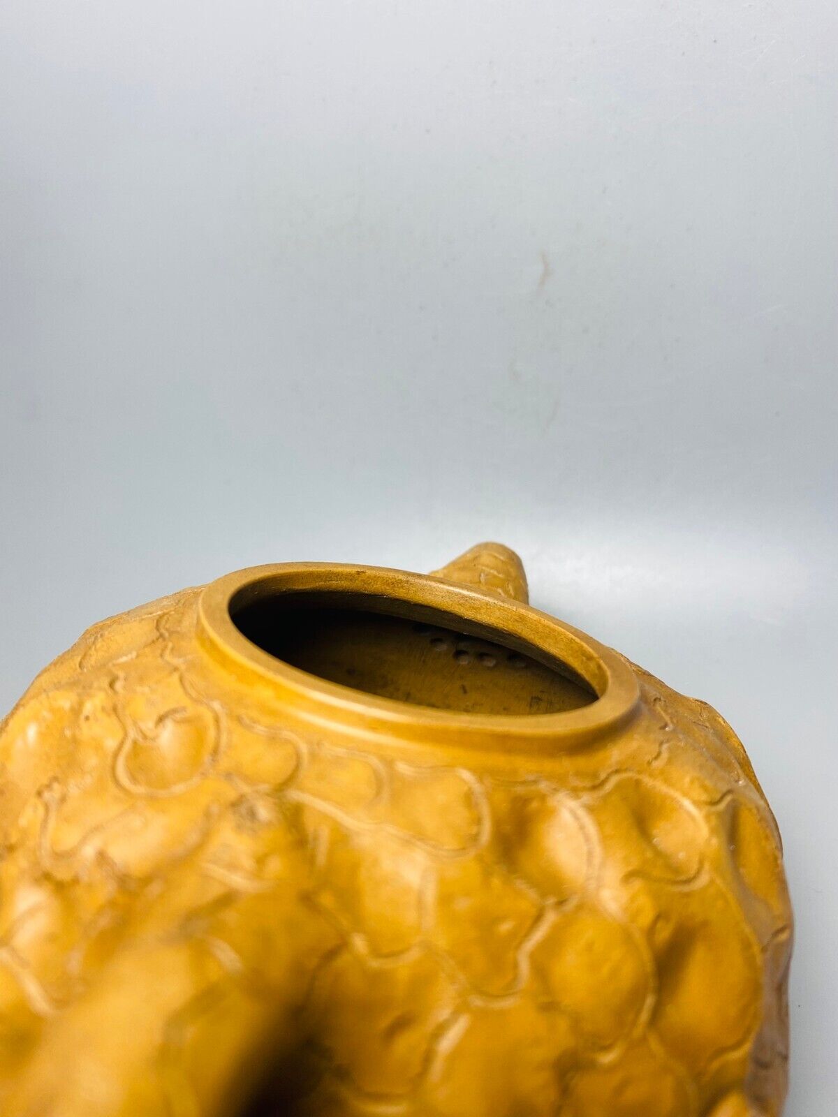 Chinese Yixing Zisha Clay Handmade Exquisite Teapot （供春灵芝壶 底款：供春）