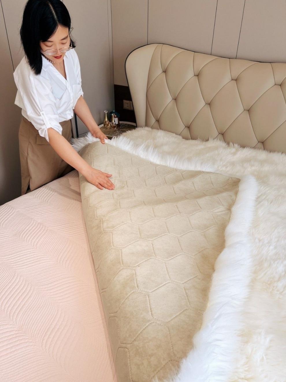 100% Pure Sheepskin Bed Mat Queen King Bed Cover Warm Australian Wool Blanket