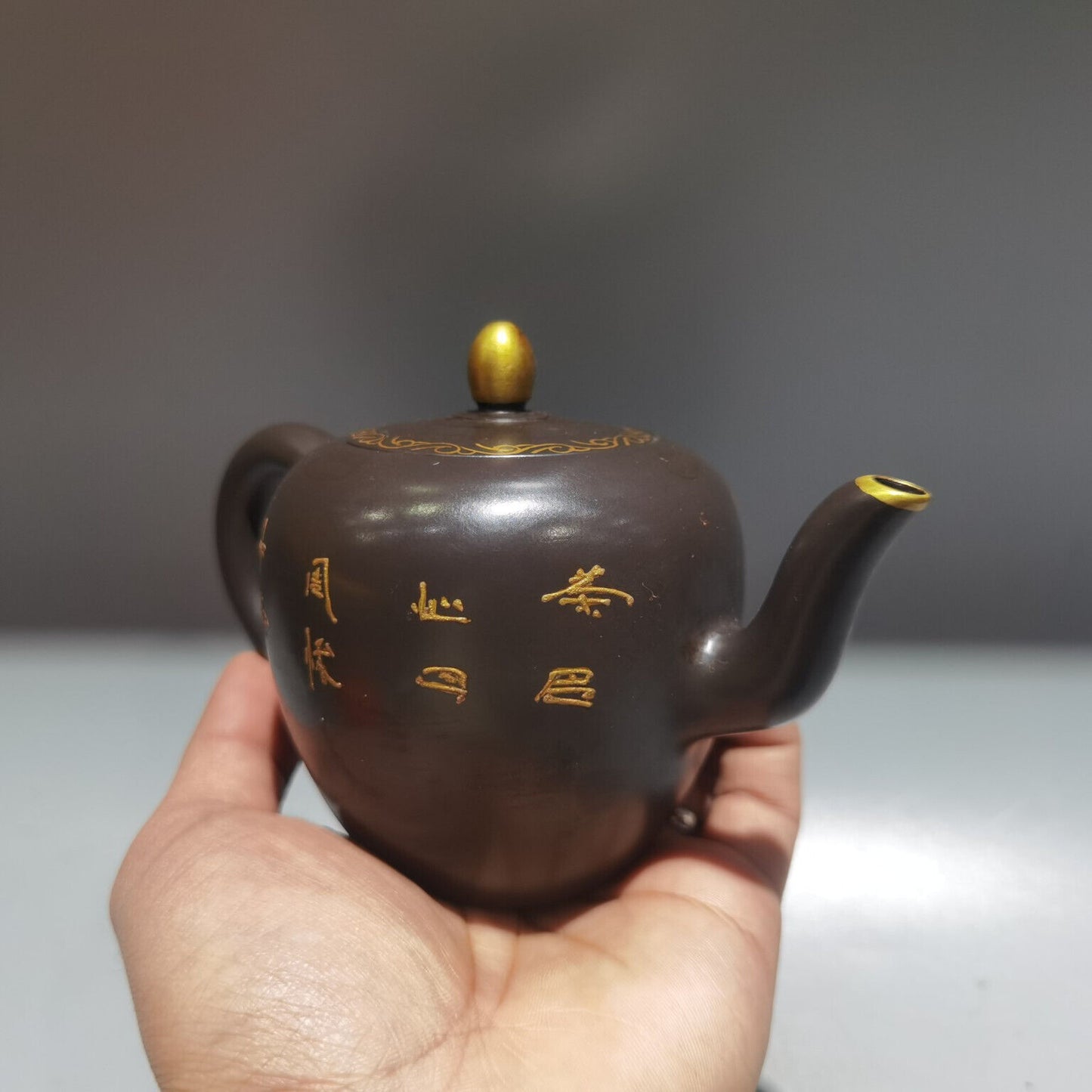 Chinese Yixing Zisha Clay Handmade Exquisite Teapot（描金美人肩壶 低款：顾景舟）