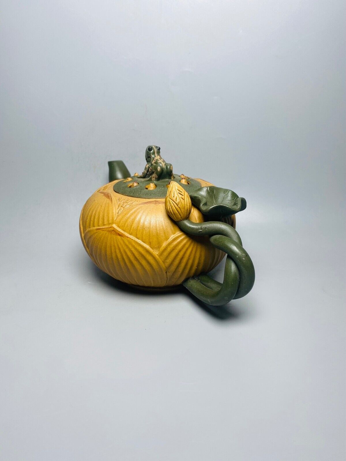 Chinese Yixing Zisha Clay Handmade Exquisite Teapot（荷塘月色 底款：蒋蓉）