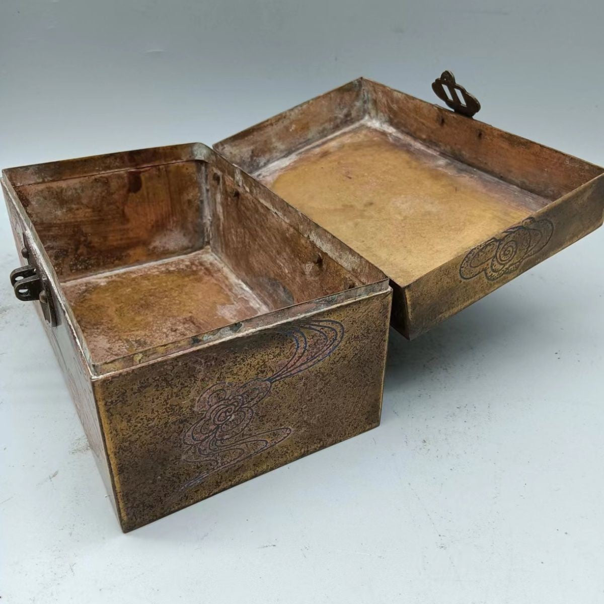 Antique Brass Box 15×8×8cm 350g Random Pattern Storage Collectible Copper Case