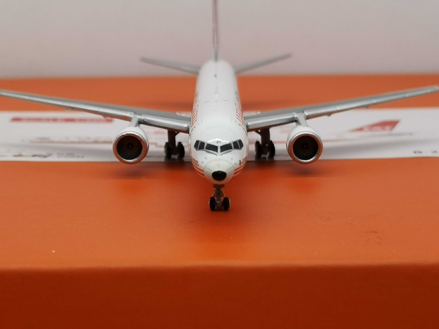 1:400 JC Wings FAT BOEING B757-200 Passenger Airplane Diecast Aircraft Model