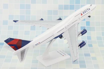 1:200 35CM RISESOON DELTA BOEING 747-400 Passenger Airplane ABS Plastic Model