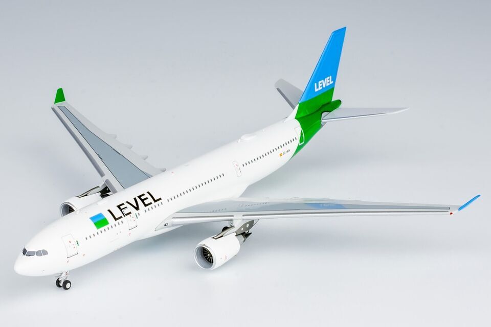 1:400 NG Model LEVEL AIRBUS A330-200 Passenger Airplane Diecast Aircraft Model