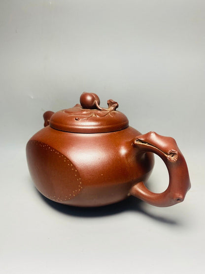 Chinese Yixing Zisha Clay Handmade Exquisite Teapot（寿桃 底款：汪寅仙）