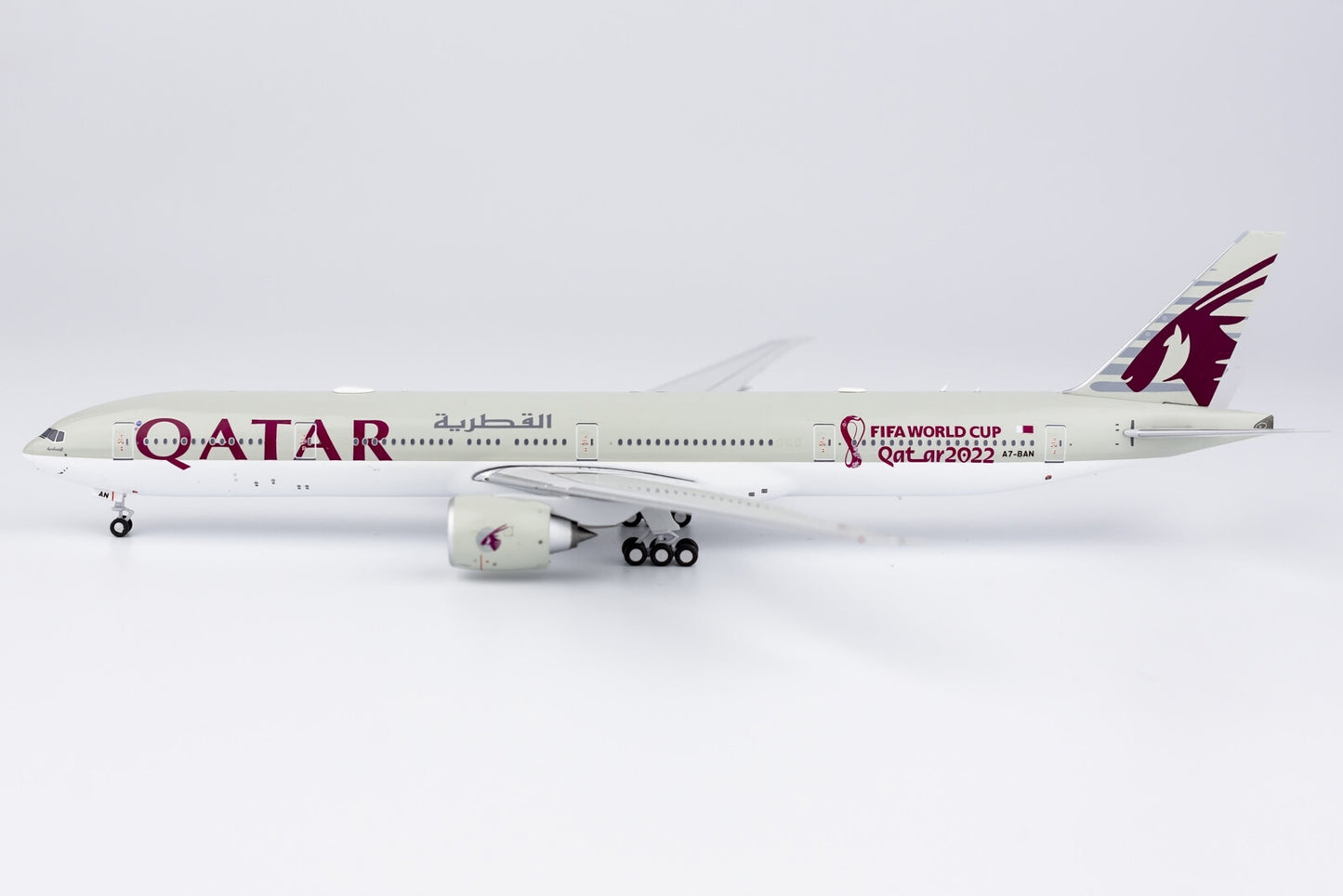 1:400 NG Model QATAR BOEING 777-300ER Passenger Airplane Diecast Aircraft Model