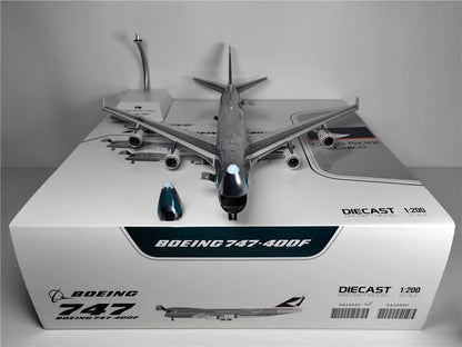 1:200 35CM JC Wings CATHAY PACIFIC BOEING 747-400F Aircraft Diecast Plane Model