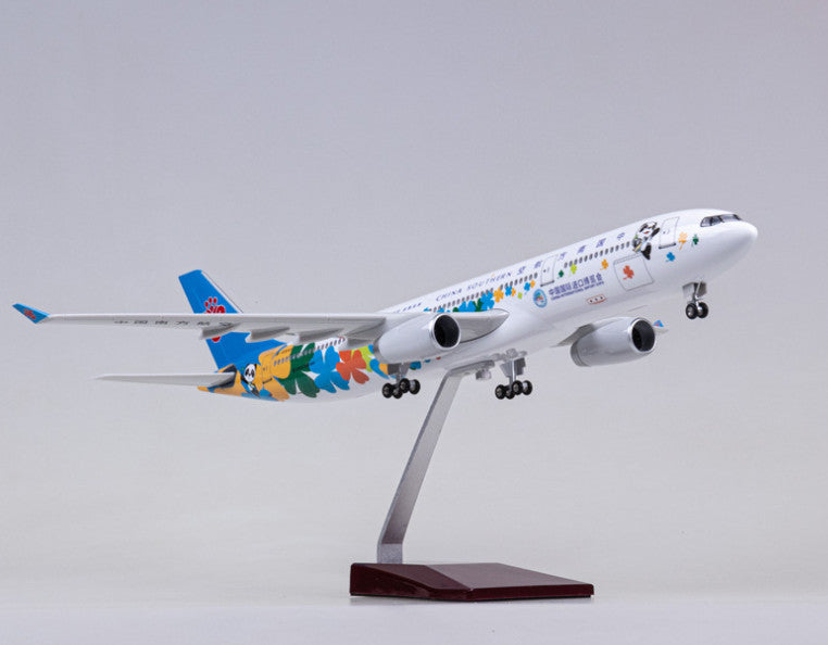 1:135 47CM CHINA SOUTHERN AIRBUS A330 Passenger Plane Landing Gear Resin Model