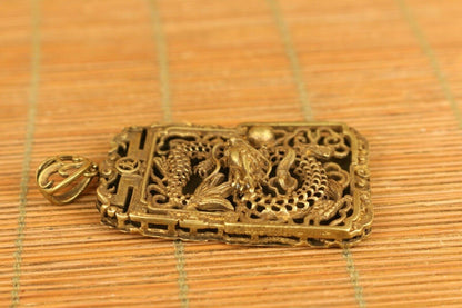 Chinese Bronze Hand Carving Dragon Statue Netsuke Pendant Gift Amulets
