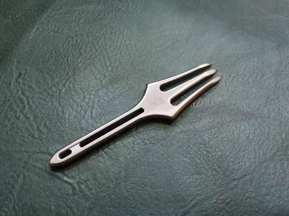 Titanium Alloy Fork Small Harpoon Crowbar Pry Bar keychain EDC Tool Pendant Gift
