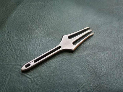Titanium Alloy Fork Small Harpoon Crowbar Pry Bar keychain EDC Tool Pendant Gift