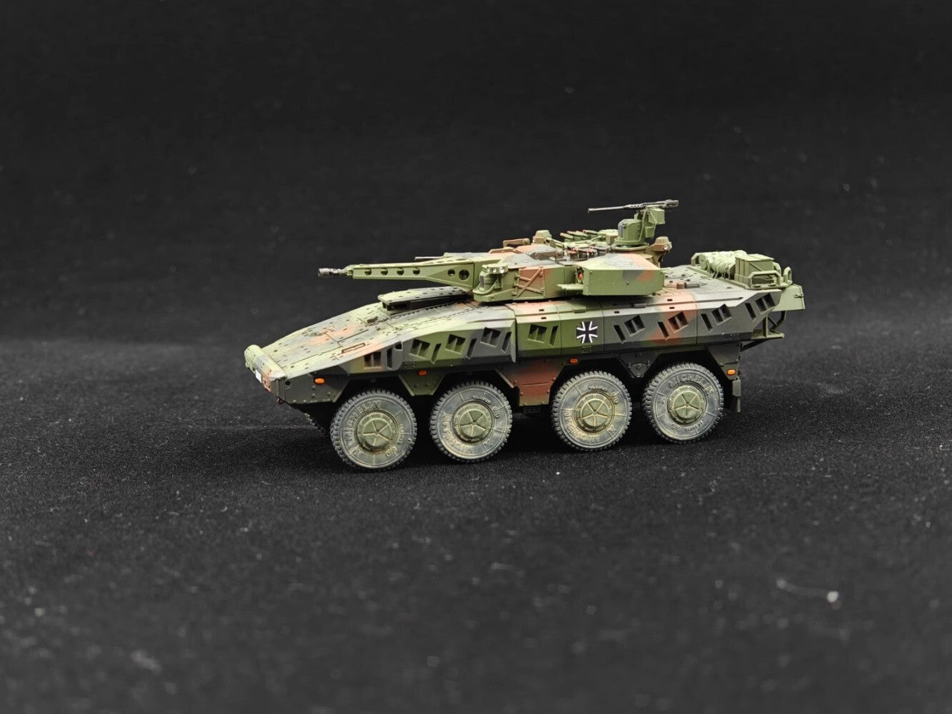 1:72 Heavy Duty Boxer Dog Armored Car Tank Military Finished Static Model