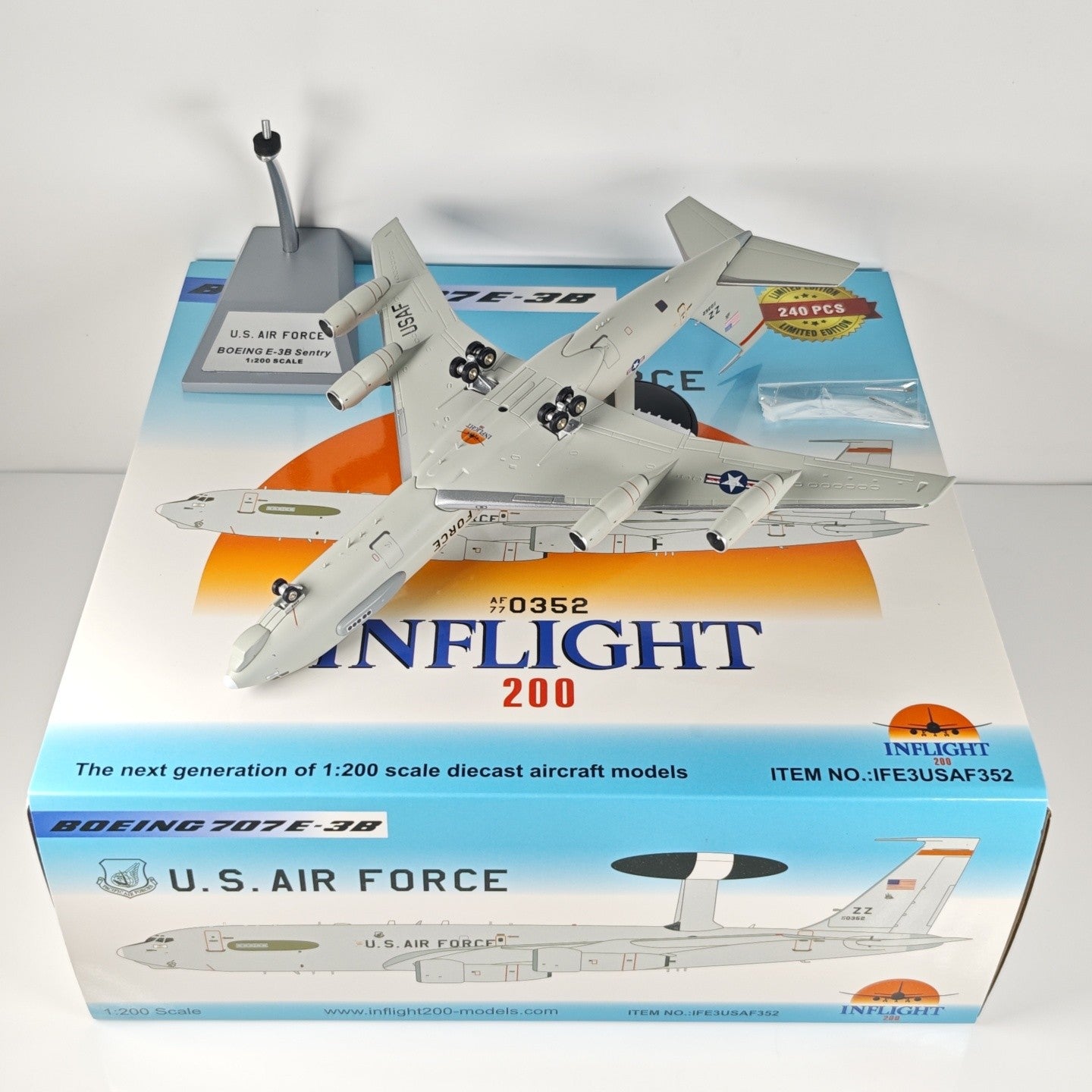 1:200 InFlight U.S. Air Force B707 E-3B Passenger Airplane Diecast Plane Model