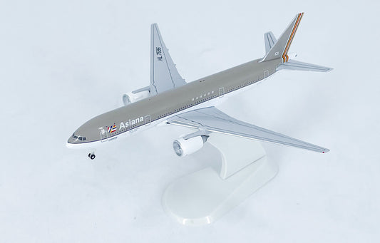 1:500 StarJets Asiana BOEING 777-200 Passenger Airplane Diecast Aircraft Model