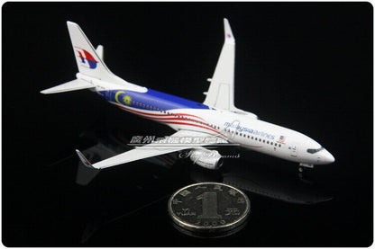 1:400 Phoenix Malaysia Airlines BOEING 737-800 Passenger Airplane Diecast Model