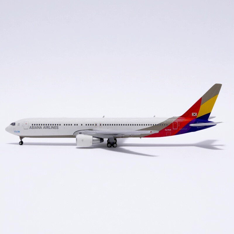 1:400 JC Wings Asiana Boeing 767-300 Passenger Airplane Diecast Plane Model