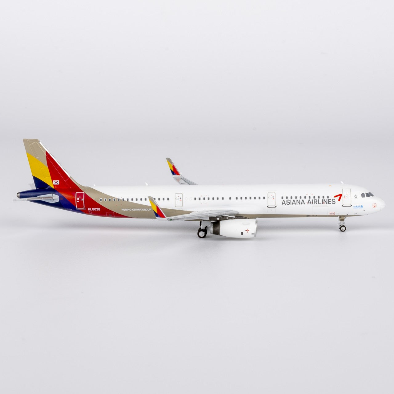 1:400 NGmodels Asiana Airbus A321 HL8038 Passenger Airplane Diecast Plane Model