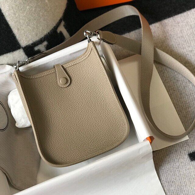 2022 NEW Women's Bucket Bag Handbag Hollowed Crossbody Bag Leather