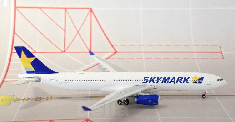 1:400 Phoenix SKYMARK AIRBUS A330-300 Passenger Aircraft Diecast Airplane Model