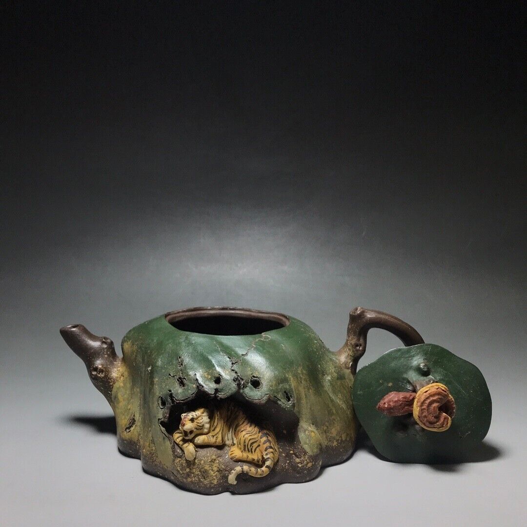 Chinese Yixing Zisha Clay Handmade Exquisite Teapot （藏龙卧虎 底款：汪寅仙）