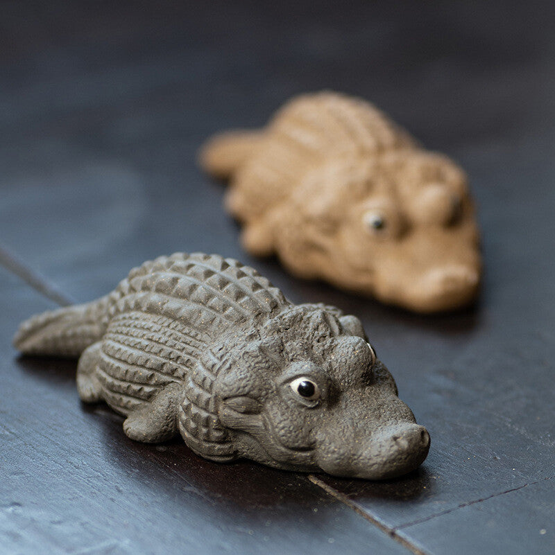 Crocodile Statue Handmade Carved Tea Pet Yixing Zisha Purple Clay Tea Play Small
