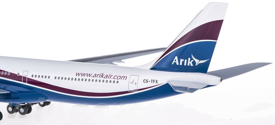 1:200 34CM Hogan Arik AIRBUS A340-500 Passenger Airplane ABS Plastic Plane Model