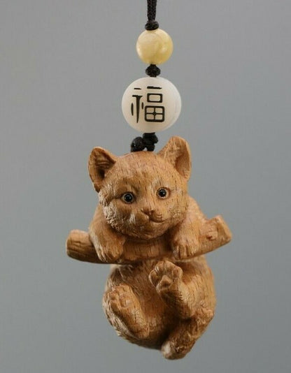 2-Inch hand-carved beech wood mesh - cute kitten -